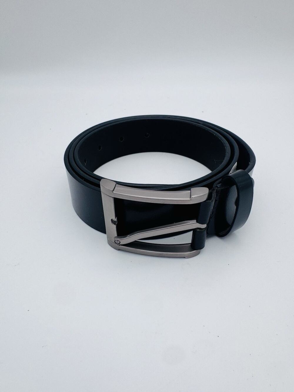 GROWShil Genuine Leather Black Belt Men’s Size 44/110 Silver Buckle